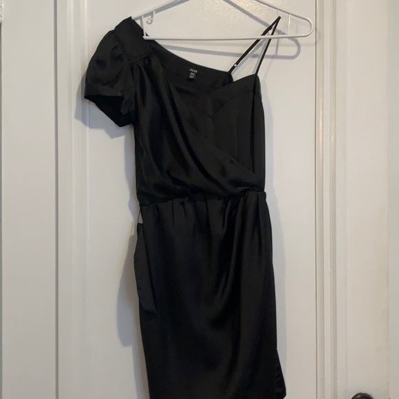 Black silk dress in great condition, worn once only. - Picture 2 of 4